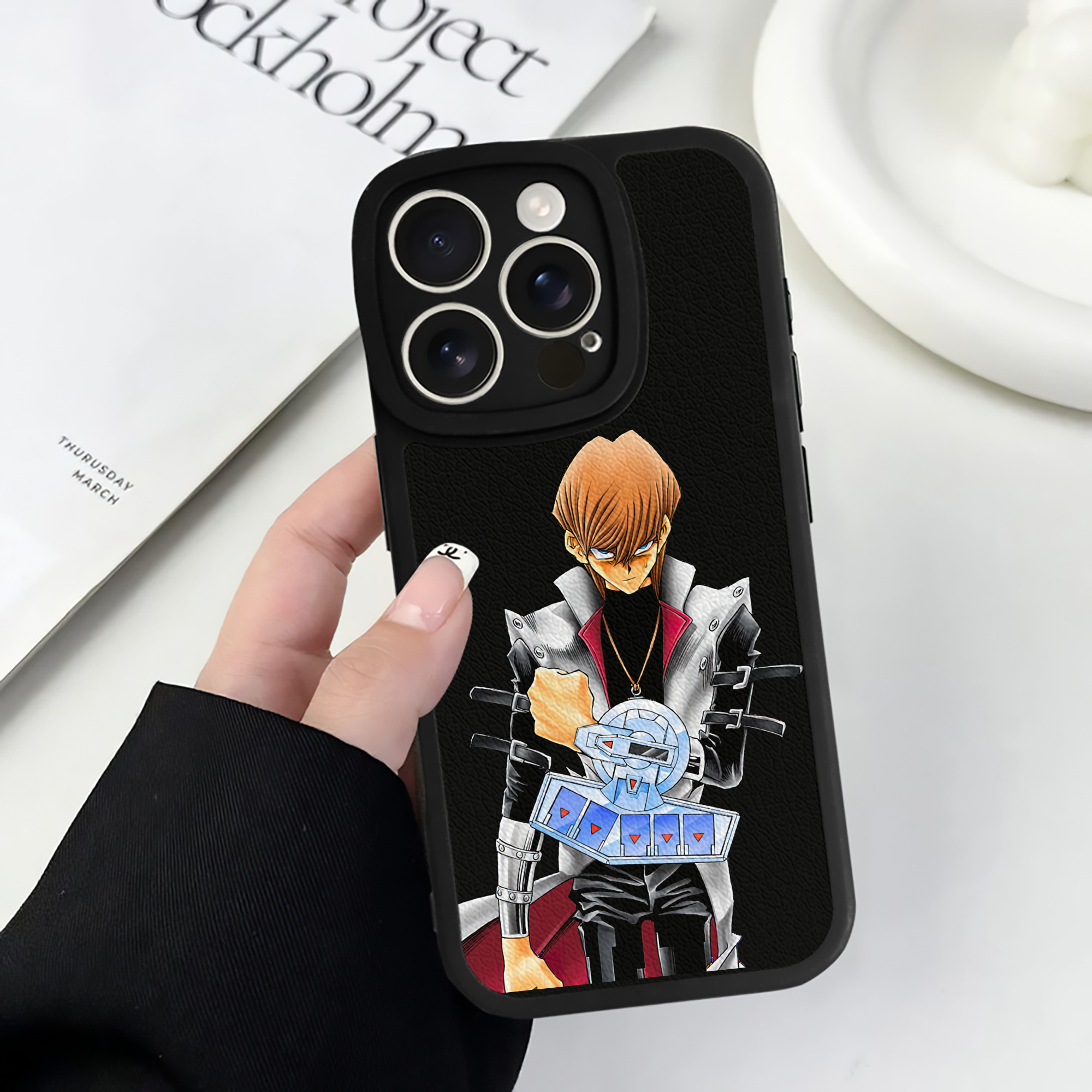 遊☆戯☆王 Yu-Gi-Oh! 【iPhone 16シリーズ対応】シリコンスマホケース（レザー調） 材質：シリコン